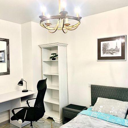 4-Room Jacuzzi Apartment Lviv Eksteriør billede