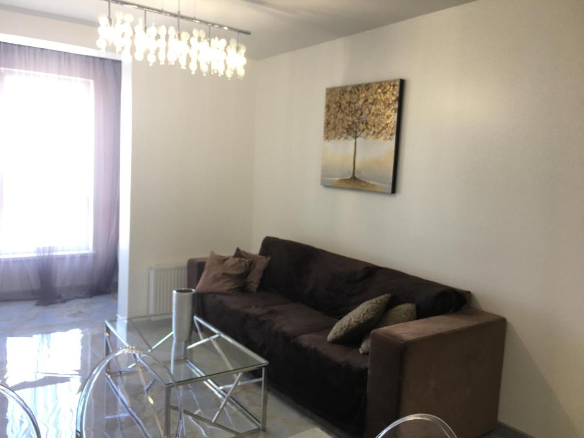4-Room Jacuzzi Apartment Lviv Eksteriør billede