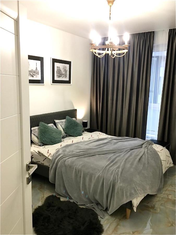 4-Room Jacuzzi Apartment Lviv Eksteriør billede