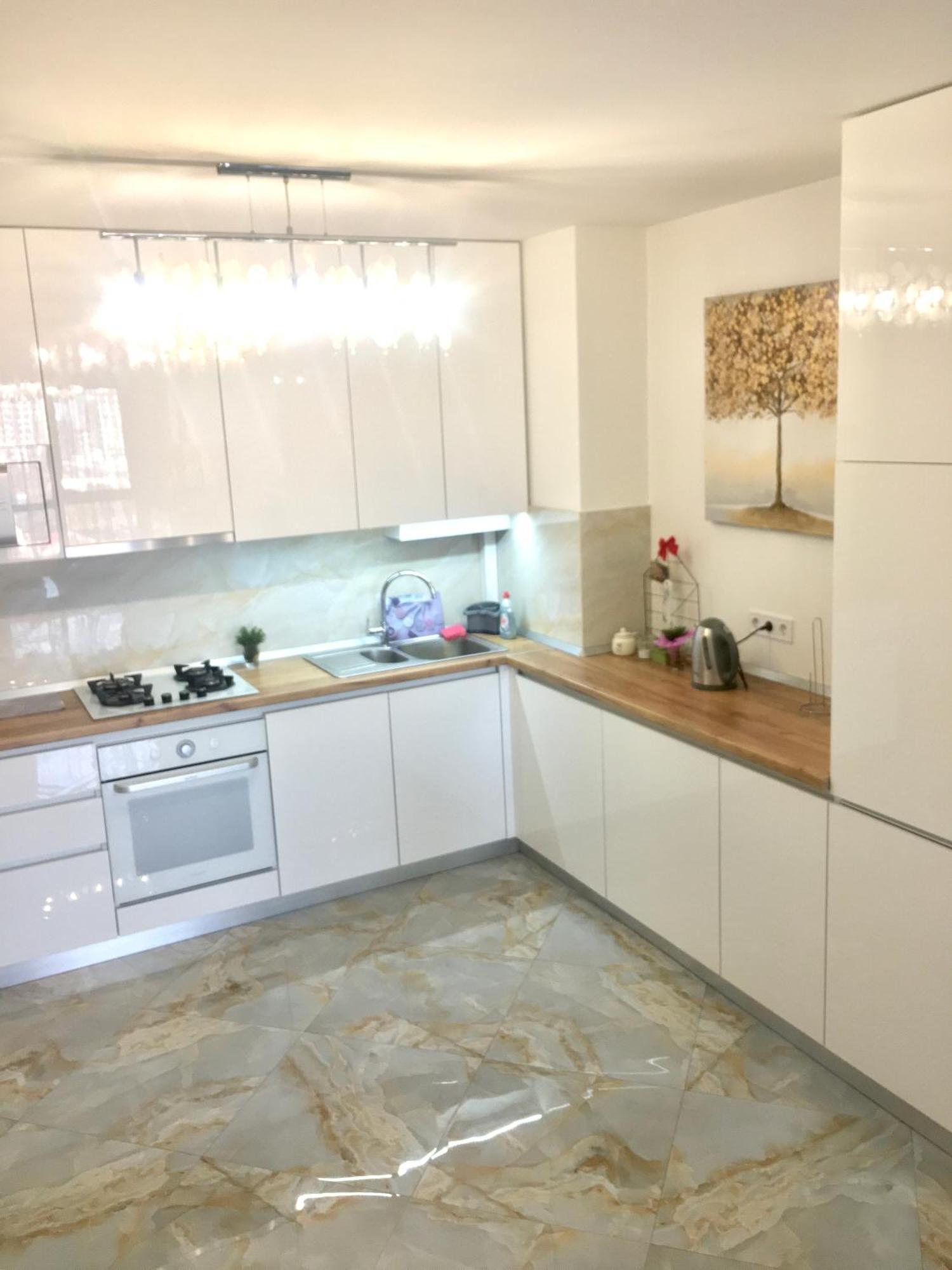 4-Room Jacuzzi Apartment Lviv Eksteriør billede