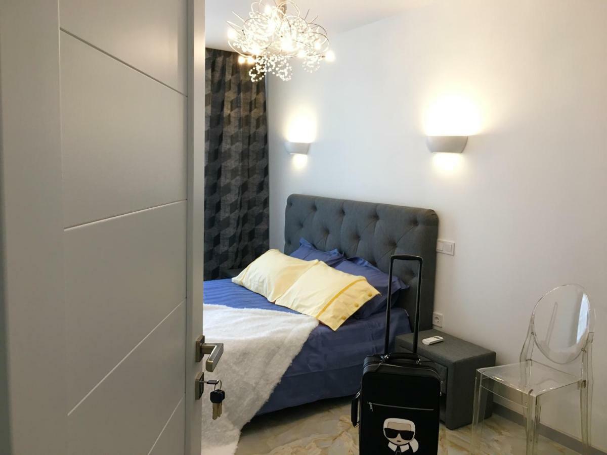 4-Room Jacuzzi Apartment Lviv Eksteriør billede