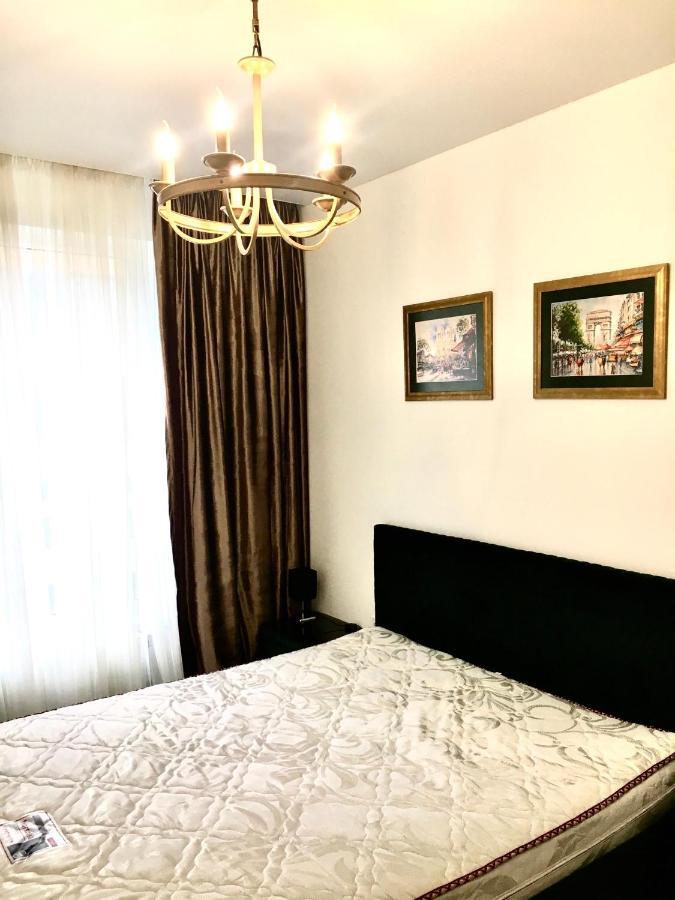 4-Room Jacuzzi Apartment Lviv Eksteriør billede